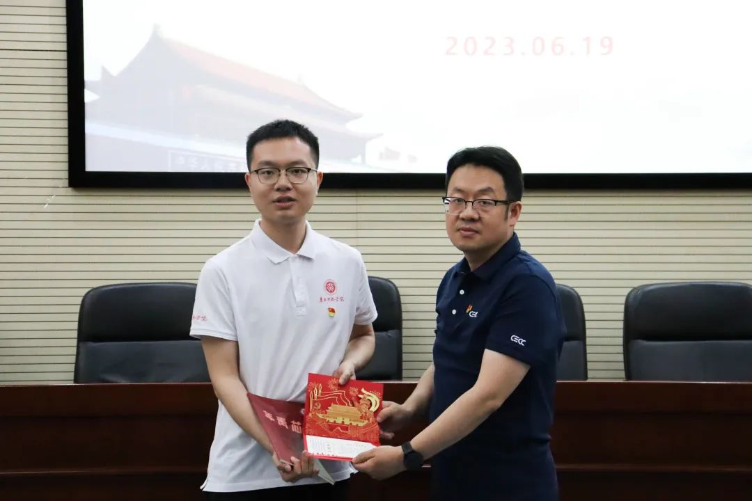 10fdf667c9b845758b7581f11dd69295.jpg 10fdf667c9b845758b7581f11dd69295.jpg